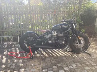 triumph triumph bobber black