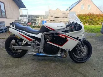 ② suzuki gsxr 750.1100