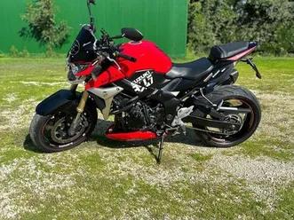 moto suzuki gsr750 édition yoshimura