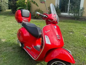 scooter vespa 300gts état neuf