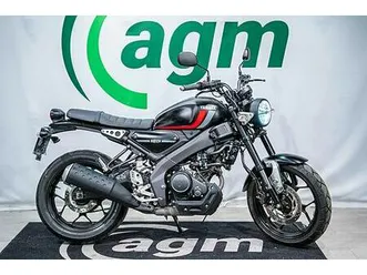 yamaha xsr 125 med kort skiltoppheng og tankpad