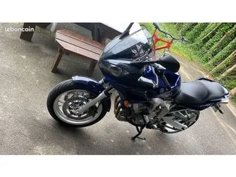 yamaha 600fazer s année 2004. 22600km