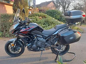 à vendre versys 650 kawasaki année 2021 17300 km prix 6700 bridable à deux