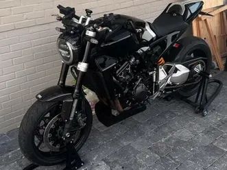 ② honda cb1000r sc80