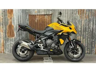 ② triumph tiger sport 800: cosmic yellow