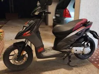 aprilia sr 50 motard 2018