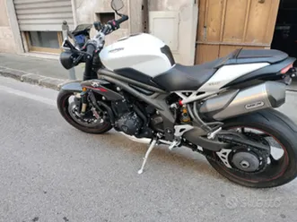 triumph speed triple 1050 rs