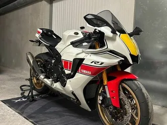 yamaha r1