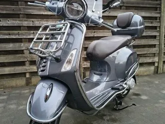 2-vespa-primavera-b-klasse-prachtige-staat