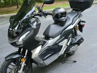 honda adv 150 cc scooter(size of moped)