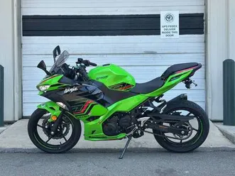 2023 kawasaki ninja 400, low miles and excellent condition!
