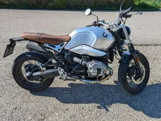 r ninet scrambler mit silbernem aluminium-tank