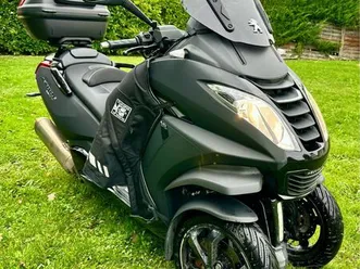 metropolis 400 black édition très bon état, ct vierge