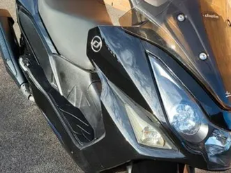 très beau scooter daelim s300 7 200 kms