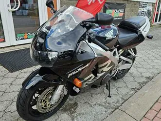 honda cbr 900 rr fireblade, legendární stroj skladem