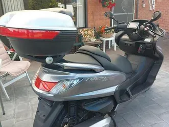 ② tekoop yamaha motor scooter