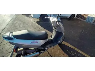 motorroller aprilla leonardo