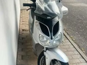 aprilia sport city 200