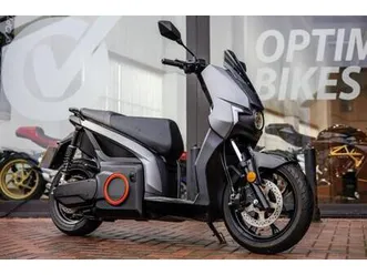 scutum seat mo escooter 125 delivery miles ! ev scooter