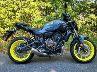 yamaha mt07 *night fluo*