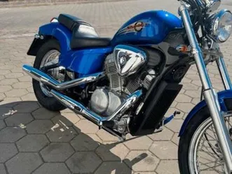 honda shadow vt 600c , tüv -6/27 gepflegt .