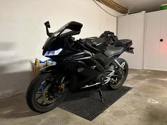 yamaha yzf r-125 schwarz matt