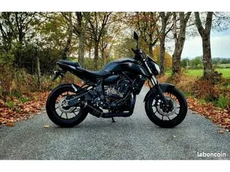yamaha mt-07 a2 - full options - full black - excellent état - 46 000 km