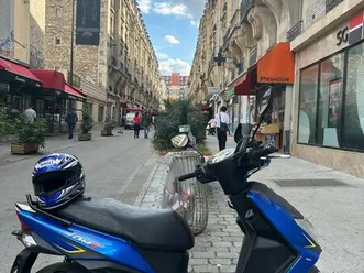 bonjour scooter sym 50 cc bon état disponible à paris
