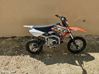 125 ycf ■moto pour enfant ou adulte ■très peu utilisé ( environ 10h)■démarrage au kick■boite manuel 4 vitesses