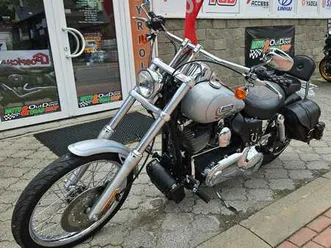 harley-davidson dyna wide glide, čr, kožené brašny, laděný výfuk