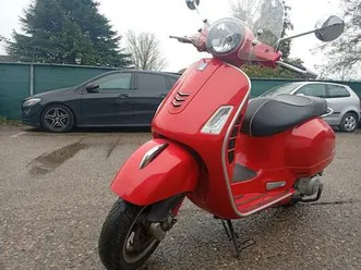② vespa gts super 300 sport