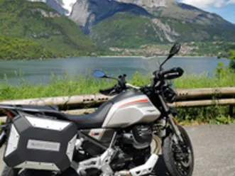 molto guzzi v85 tt travel anno 2024