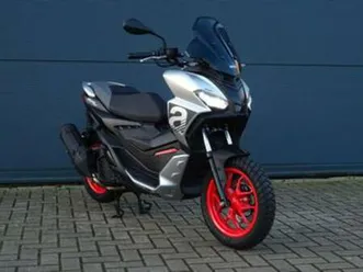 aprilia sr gt 200 sport 2023 zgan weinig km motorscooter — motoren | aprilia — marktplaats