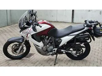 honda transalp modello 700v con borse allu e bauletto givi rosso