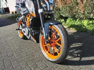 ktm duke 390! nur 8500km gelaufen! a2 geeignet. mit abs! tausch