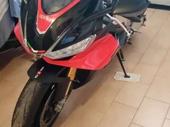aprilia rsv4 factory nero
