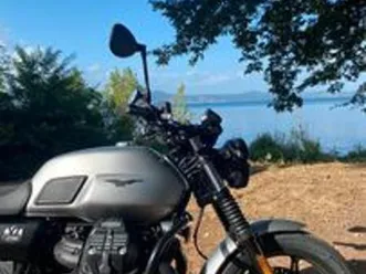 moto guzzi v7 - 2023