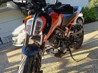◊ktm duke 125 (2018) équipée akrapovic – excellent état