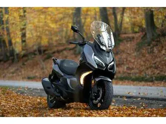 qj motor fort 400, konektivita s chytrými telefony + navigace