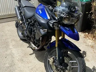 triumph tiger 800
