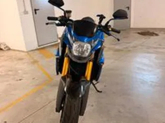 suzuki gsr -750