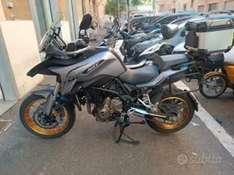 qj motor srt 700 x prezzo bomba