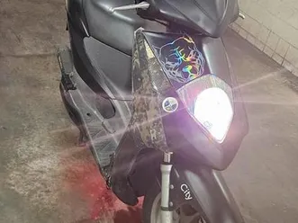 ② scooter honda dylan 125 cc