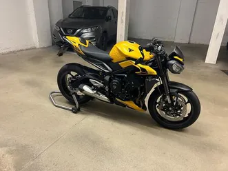 triumph street triple rs