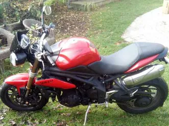 triumph speed triple 1050 rosso