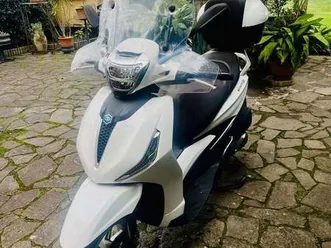 piaggio beverly 300 hpe bianco
