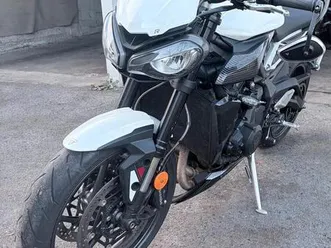 triumph street triple 765 r