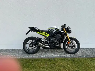 triumph street triple moto2