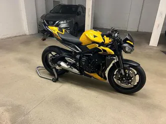 triumph street triple rs