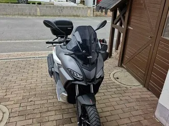 aprilia sr gt 125